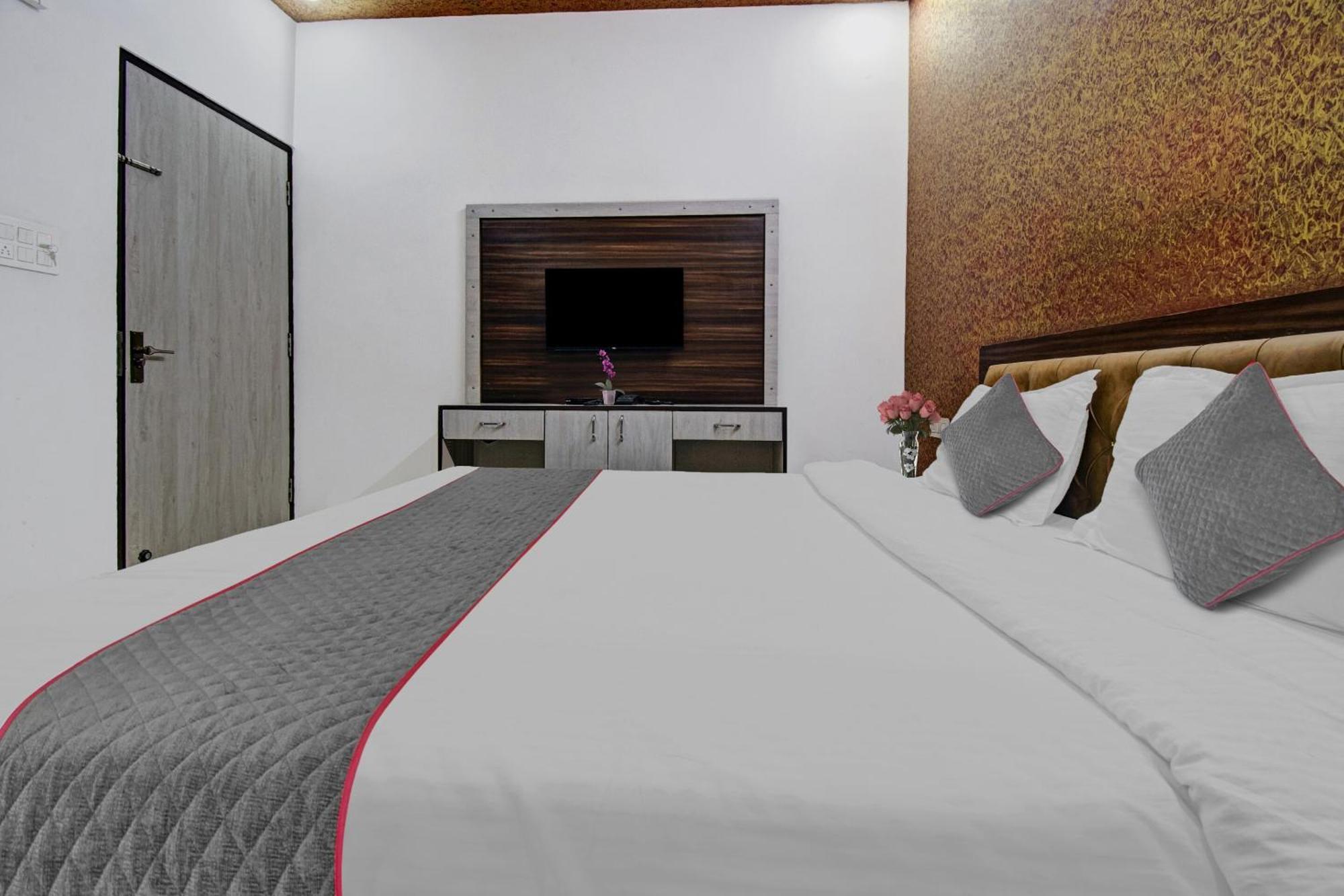 Townhouse The Lotus Hotel Jaipur Ngoại thất bức ảnh